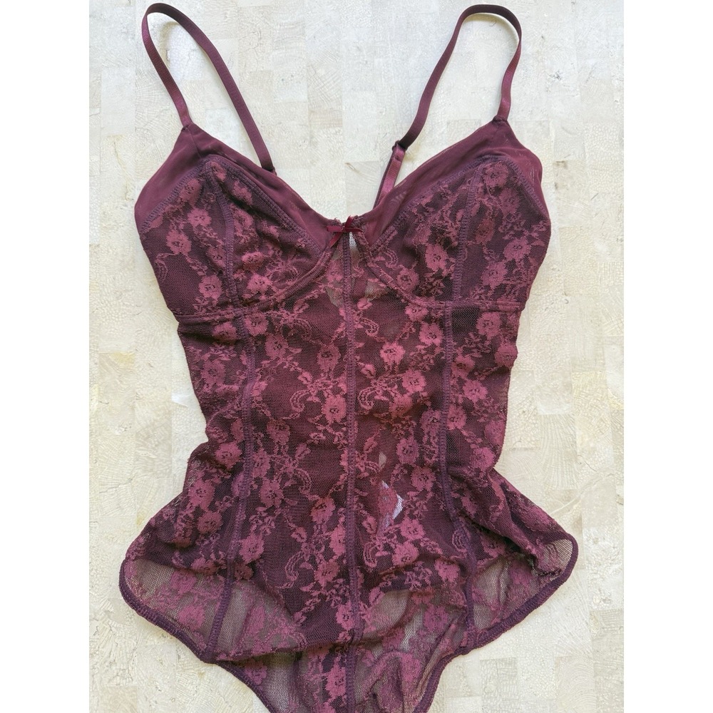 FREE PEOPLE Intimately Runaway Lace THONG BODYSUIT M Medium Raspberry Sexy NWT - Picture 3 of 7